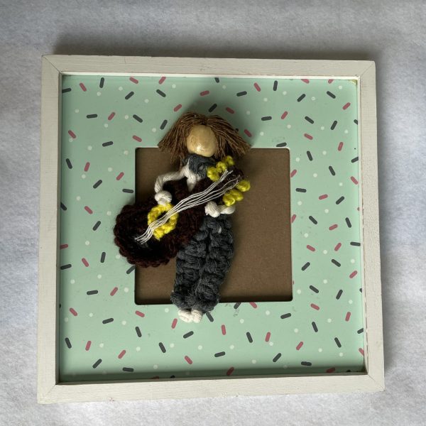 Cuadro con figura de macramé