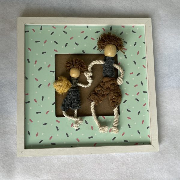 Cuadro con figura de macramé
