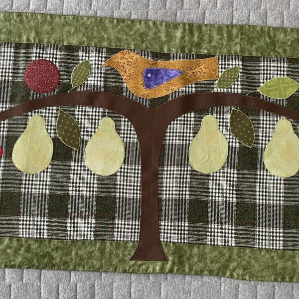 Camino de mesa hecho a mano