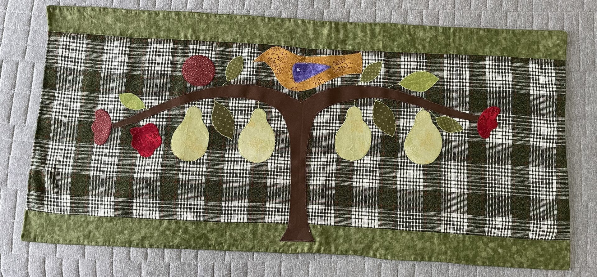 Camino de mesa hecho a mano