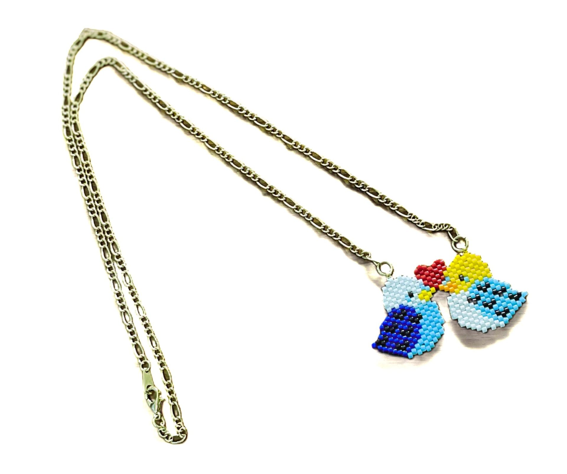 Dije con cadena