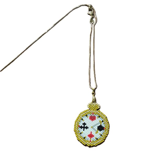 Dije con cadena