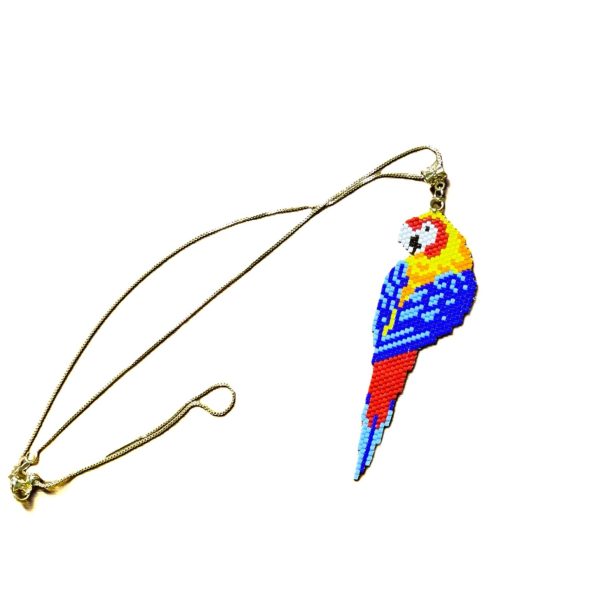 Dije con cadena